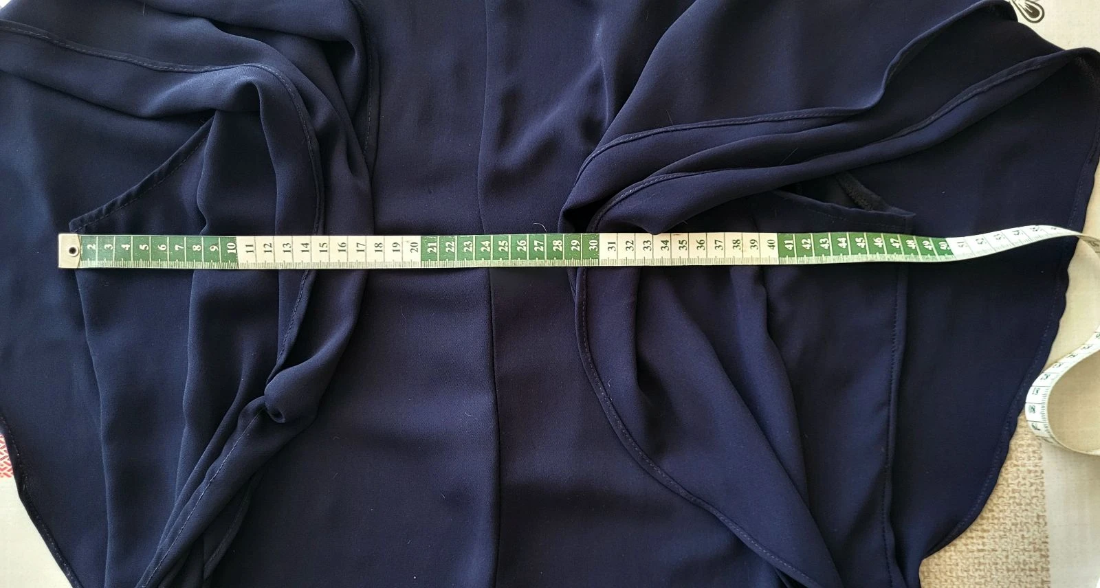 Nana Baila Vestido TFr38/TM-Marinho-Ombro com Volante & Corte Reto & Decote com Laço Dourado em OT – photo 12